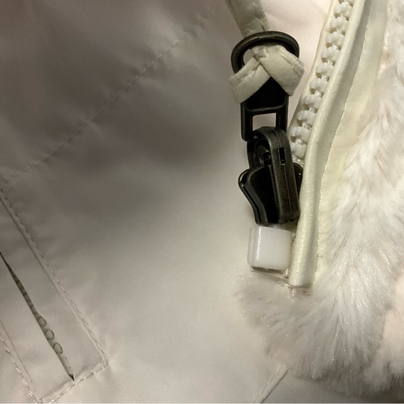 EUC Reversible Faux Fur Vest - Picture 6 of 6